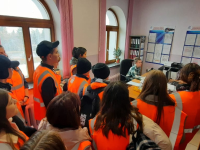 Железнодорожники станции Алдан познакомили школьников с тонкостями профессии